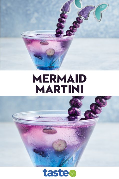 Mermaid Martini, Bartender Drinks Recipes, Pretty Alcoholic Drinks, Cocktail Theme, Pretty Cocktails, Yummy Alcoholic Drinks, Liquor Drinks, Gin Cocktail, Themed Drinks