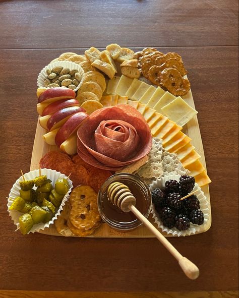 Cute Easy Charcuterie Board, Charcuterie Board For 1, Charcuterie Board Mini Sandwiches, Individual Table Charcuterie Boards, Diy Small Charcuterie Board, Thanksgiving Small Charcuterie Board, Small Birthday Charcuterie Board, Small Chacuretie Board, 1 Person Charcuterie Board