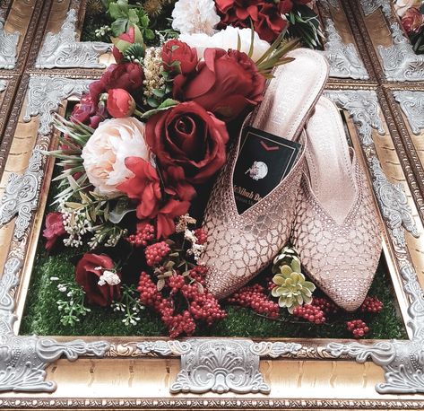 Hantaran Aesthetic, Hantaran Klasik, Dulang Hantaran Ideas, Box Hantaran, Hantaran Ideas, Wedding Gif, Dulang Hantaran, Hantaran Pernikahan, Wedding Gift Hampers