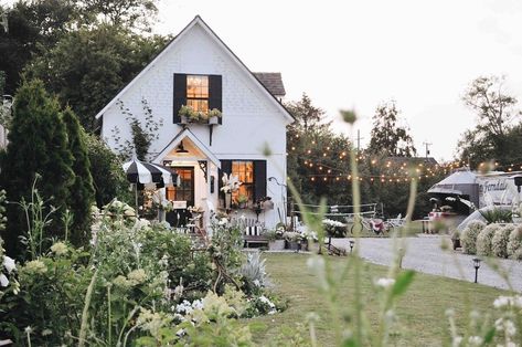 Airbnb Wedding, Intimate Wedding Venues, Garden Wedding Venue, Best Resorts, Outdoor Shower, Junebug Weddings, Barndominium, Wedding Package, California Wedding