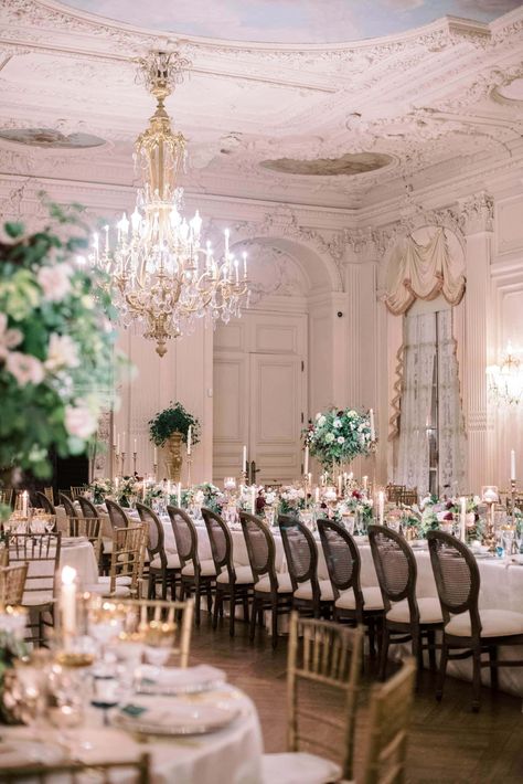 10 Dreamy Mansion Wedding Venues in New England: The wedding reception venue set up inside the Rosecliff mansion. Check out the blog post to learn more! Estate Wedding Venues, Tan Bridesmaids, Rhode Island Wedding Venues, Beautiful Venues, Connecticut Wedding Venues, Branding Moodboard, Newport Rhode Island Wedding, Bridal Decor, Mansion Wedding Venues