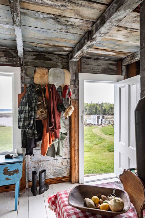 The Maine House II - Decor Maine Maine Inspired Decor, Maine Home Interior, Maine Cottage Decor, Maine Lifestyle, Maine Autumn, Maine Cottage Interiors, Maine Beach House, Cabin Style Decor, Maine Kitchen