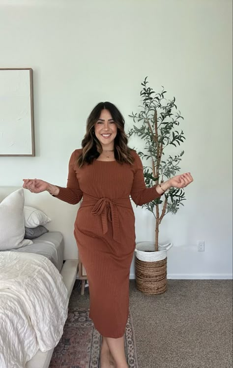 Dress Midsize Women, Sweater Dress For Apple Shape, Apple Shape Outfits Midsize, Fall Dresses Midsize, Apple Shaped Work Outfits, Midsize Work Wear, Flattering Midsize Outfits, Midsize Apple Shape Outfits, Midsize Apple Shape Fashion