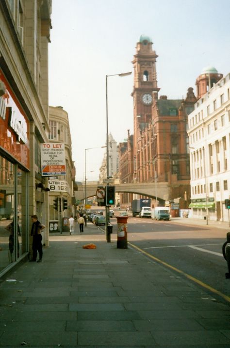 Oxford Road just past the MMU campus looking towards the centre Grunge Shoot, Manchester Architecture, Manchester Oxford Road, Watercolour Reference, I Love Manchester, Manchester University, Jungle Photography, Breathtaking Photography, Manchester England