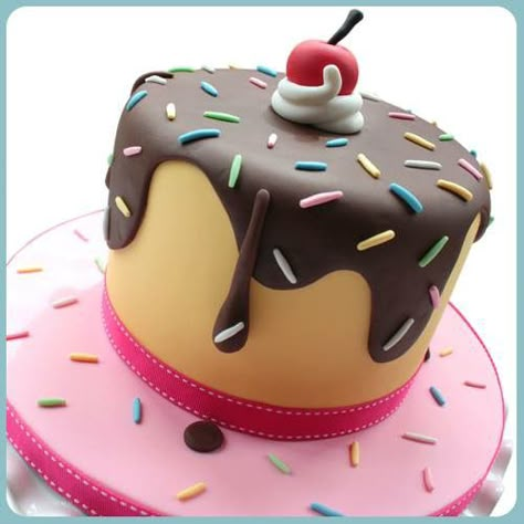 Fondant Cakes Birthday, Cake Decorating Courses, Fondant Cake Designs, School Cake, Ideas Videos, Creative Cake Decorating, Cartoon Cake, Cake Decorating Ideas, Fake Cake