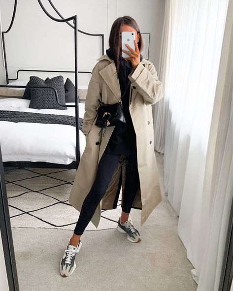 Phoebe Gore, New Balance Outfit, Leggings Outfits, Trench Coat Outfit, Perfect Leggings, Coat Style, Elegante Casual, Looks Street Style, Mode Ootd