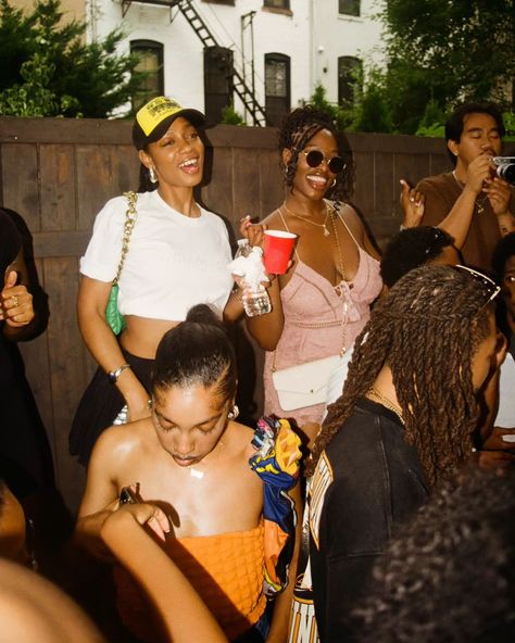 The cookout Cookout Aesthetic Black People, Black Cookout Aesthetic, Cookout Aesthetic, Black Cookout, 90s Culture, Grammy Party, American Summer, Black Consciousness, Design Animation