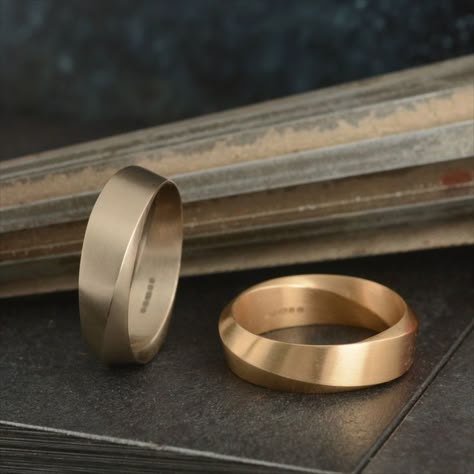 Made in your choice of 18ct gold or platinum, our Mobius rings handcrafted in our London or Dublin ateliers. Unusual Wedding Bands, Mobius Ring, Handmade Wedding Band, Modern Wedding Rings, Modern Wedding Band, Handmade Wedding Rings, Mens Gold Wedding Band, Unusual Wedding, Platinum Wedding Rings