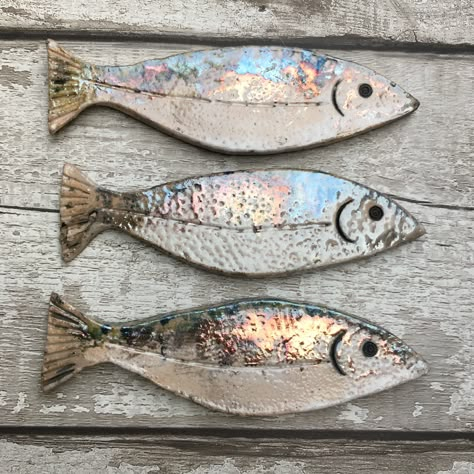 Fish Gifts, Shoal Of Fish, Fish Ceramic, Clay Fish, Fish Wall Decor, Art Fish, Cerámica Ideas, Raku Ceramics, Metal Fish