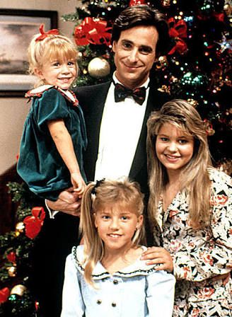 This brings back so many memories. Full House Christmas, Fuller House Cast, Full House Tv Show, Full House Cast, Christmas Tv Shows, Danny Tanner, Stephanie Tanner, Dj Tanner, Michelle Tanner