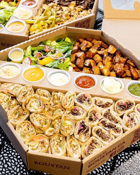 Tacos Packaging Ideas, Shawarma Design Ideas, Shawarma Packaging Ideas, Shawarma Restaurant Design, Meal Prep Business, Party Meals, Packed Meals, Sandwich Packaging, Takeaway Packaging