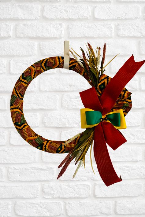 Juneteenth Decoration Ideas, African Wreath, Kwanzaa Decor, Juneteenth Wreath, Kwanzaa Crafts, History Decor, Holidays Decorations, Tree Decoration Ideas, African Christmas