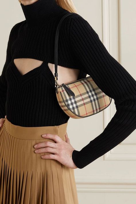 Burberry Bag Outfit, Burberry Handbags Outfit, Burberry Shoulder Bag, Bag Outfit, Burberry Vintage, Burberry Women, Canvas Shoulder Bag, Fit Inspo, Burberry Bag