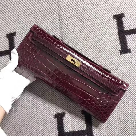 Hermès Bag, 100% handmade, top quality, ship worldwide.WhatsApp : +86 19905730644 Email:nayaluxury@gmail.com #ramadan#shopping#fashion#hermes#bag#watch#jewelry#ring#sale#discounts#style#stylish#birkin#kelly#picotin#constance#dubai#qatar#kuwait#riyadh #trendy#luxury#brand#name#design #collection#classy#classic#party #earring#bracelet#scarf#sunglass#eid Luxury Brand Names, Kelly Cut, Birkin Kelly, Classic Party, Watch Jewelry, Hermes Shoes, Ring Sale, What's App, Dress Girl