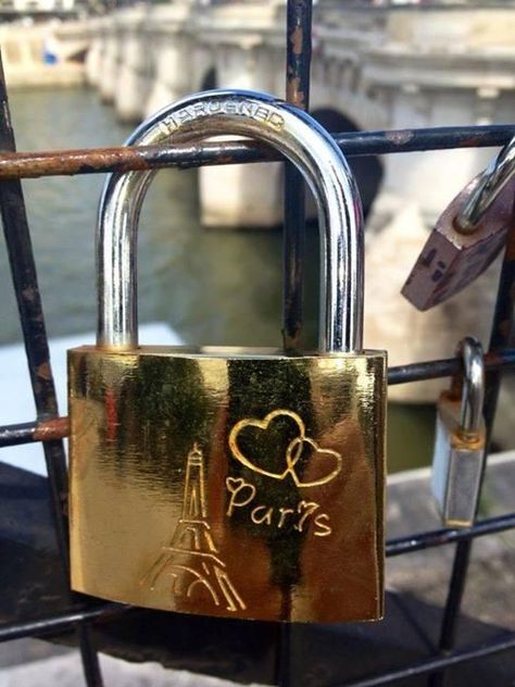 Who loves PARIS!!! www.kerlagons.com Lock Bridge, Paris Dream, Beautiful Paris, Parisian Life, Love Lock, I Love Paris, Paris Wedding, Paris Love, Paris Photo