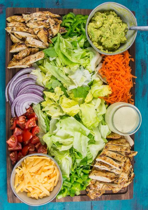 Romantic Dinner Recipes Easy, Salad Board, Chicken Taco Salad, Night Dinner Recipes, Chicken Taco, Mince Recipes, Fish Salad, Romantic Dinner Recipes, Charcuterie Recipes