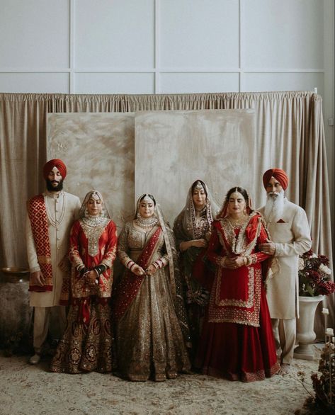 Mother Of The Bride Punjabi Suit, Bridal Outfit Photoshoot, Indian Wedding Family Outfits, Punjabi Wedding Bridesmaids, Indian Wedding Family Photos, Punjabi Reception, Punjabi Bridesmaids, Groom Colours, Jaipur Wedding