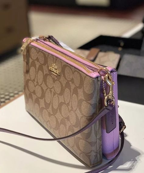 Cute Coach Bags, Luxury Crossbody Bag, Crossbody Bag Coach, Crossbody Coach, Cute Crossbody Bags, Trendy Purses, Luxury Bags Collection, Purse Essentials, Handbag Essentials