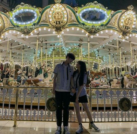 Couple Aesthetic Outfits, Goofy Couples, Pokemon Kalos, Lotte World, Best Friend Photoshoot, 사진 촬영 포즈, Themes Photo, Photography Posing Guide, Ulzzang Couple