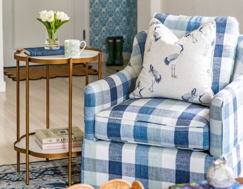 Gingham Is Back: Here's How to Make It Look Modern Gingham Trend, Interesting Products, Decorating Advice, Small Space Diy, Country Charm, Room Remodeling, Decorating Small Spaces, Home Trends, Decorating On A Budget