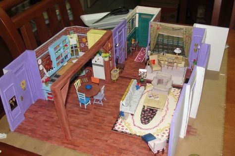 The Friends Apartment in papercraft! Creating Miniatures, Friends Serie, Friends Apartment, Friends (tv Series), Friends Tv Series, Sims Building, Friends Moments, Friends Series, Friends Set