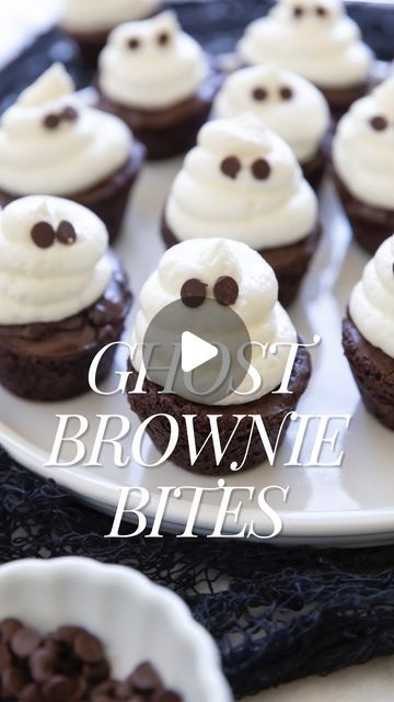 Courtney Whitmore Pizzazzerie® on Instagram: "Ghost Brownie Bites! 👻 The EASIEST Halloween treat!! Save this idea for Halloween!  Perfect for both kids and adults, these easy-to-make bites will disappear faster than you can say ‘boo!’ 🎃🍫🫶🏻

- Brownies baked in mini muffin tin 🍫 
- Vanilla Buttercream (find my recipe on Pizzazzerie)
- Mini Chocolate Chips for the eyes! 👀 

I have lots of tips and my vanilla buttercream recipe on the website, but this is truly the easiest “recipe” if you can even call it one! SO simple and super cute for Halloween parties! 

Follow @pizzazzerie for more everyday and holiday recipes! ✨👋🏻

#halloweentreats #browniebites #halloweenrecipes #easydesserts" Halloween Muffins Kids, Vanilla Buttercream Recipe, Courtney Whitmore, Mini Meatloafs, Idea For Halloween, Mini Brownies, Halloween Treats Easy, No Bake Brownies, Brownie Bites