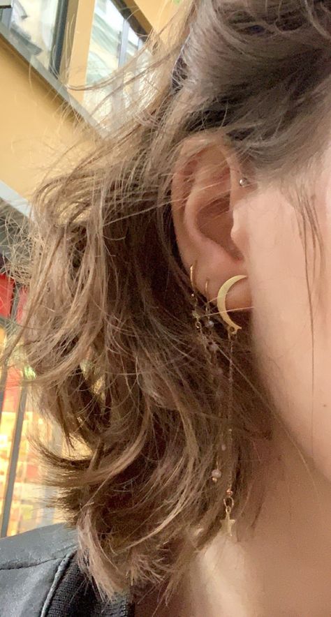 Ears Pirsing, Forward Helix Piercing Ideas, Anti Helix, Anti Helix Piercing, Types Of Ear Piercings, Piercing Inspo, Forward Helix Piercing, Cool Ear Piercings, Pretty Ear Piercings