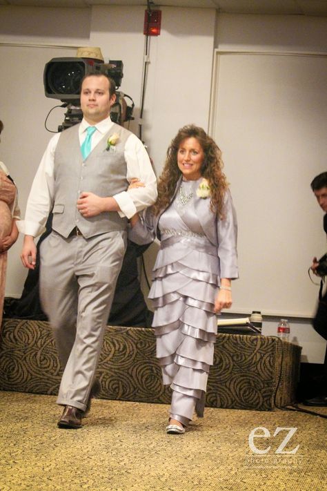 Duggar Family Blog: Duggar Updates | Duggar Pictures | Jim Bob and Michelle | Counting On | 19 Kids: Weddings, Weddings, Weddings! Jessa Duggar Wedding, Jessa Duggar, Duggar Family Blog, Jill Duggar, Duggar Wedding, Baby Announcement Photoshoot, Duggar Family, 19 Kids And Counting, Private Wedding