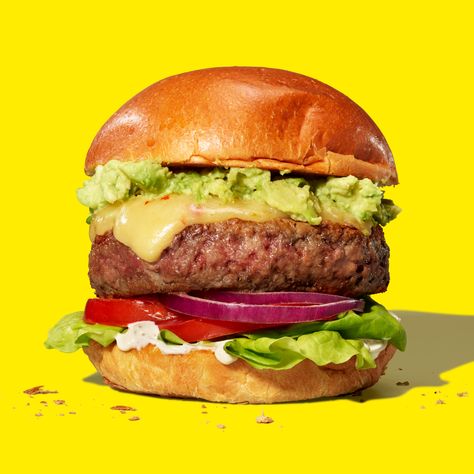 Impossible™ Spicy Avocado Burger Recipe Impossible Burger Recipe, Spagetti And Meatball Recipe, Burger With Avocado, Summer Burger, Summer Burgers, Avocado Burger, Impossible Burger, Food Inc, Dinner Meal Prep