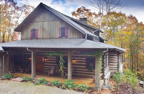 Log Home Exteriors Log Home Exterior Colors, Log Home Living Room, Log Homes For Sale, Log Homes Exterior, Rustic Home Exterior, Log Cabin Exterior, Cabin Exterior, Modern Rustic Homes, Exterior Makeover