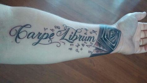 Book tattoo :-) Carpe Librum = Seize the Book Carpe Librum Tattoo, Bookish Tattoos, Book Tattoo, Creative Tattoos, Body Mods, I Love Books, Tattoos And Piercings, I Tattoo, Sleeve Tattoos