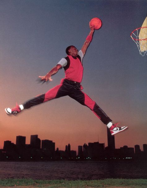 Rookie commercial 2 Michael Jordan Art, Jordan Poster, Michael Jordan Photos, Michael Jordan Pictures, Jeffrey Jordan, Michael Jordan Basketball, Bola Basket, Jordan Logo, Jordan Basketball