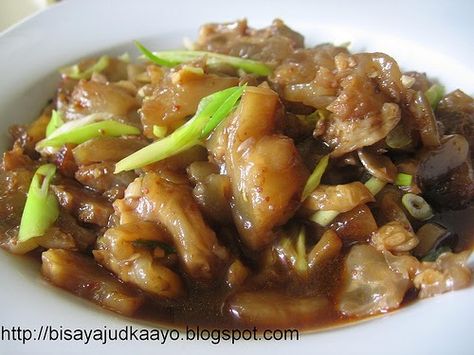 In the Philippines, this dish is usually served as "Pulutan" w/c means foods that goes well w/ beer or hard drinks. I love these served w/ s... Goat Dishes, Homemade Dumplings Recipe, Hard Drinks, Beef Tendon, Bizarre Foods, Filipino Cuisine, Filipino Foods, Homemade Dumplings, Recipes Beef