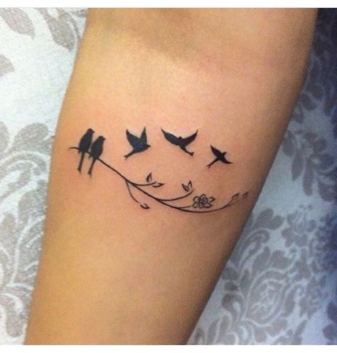 Daisy And Bird Tattoo, Bird Ankle Tattoo, Pols Tattoo, List Tattoo, First Tattoo Ideas, Little Bird Tattoos, Bird Tattoos For Women, Tiny Tattoos For Women, Henna Designs Wrist