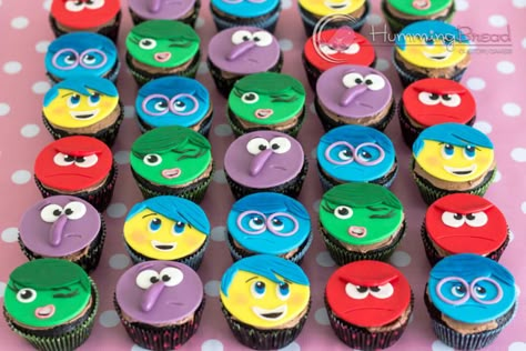 Inside Out Cupcakes - cake by HummingBread Inside Out Cupcakes, Inside Out Birthday Cake, Inside Out Cake Ideas, Oreo Sweets, Inside Out Cake, Inside Out Party, Inside Out Party Ideas, Movie Cake, Disney Inspired Food