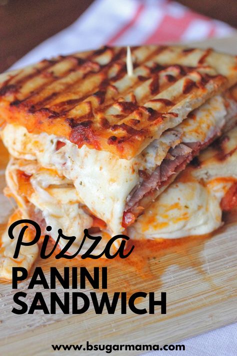 Best Panini Recipes, Panini Press Recipes, Pizza Panini, Sandwich Buffet, Sandwich Vegetarian, Panini Sandwich, Panini Recipes, Panini Sandwiches, Gourmet Sandwiches