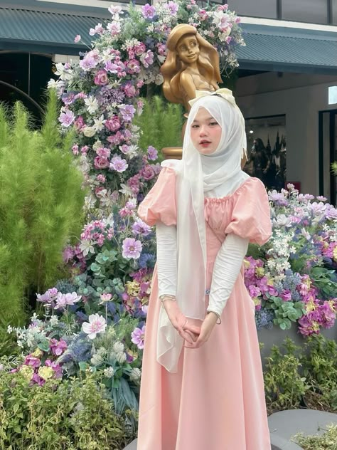 Hijabi Cottagecore Outfits, Coquette Muslim Outfit, Coquette Hijabi Outfits, Pink Hijab Outfit, Estilo Hijab, Hijabi Fits, Modesty Outfits, Cute Modest Outfits, Muslim Outfits Casual