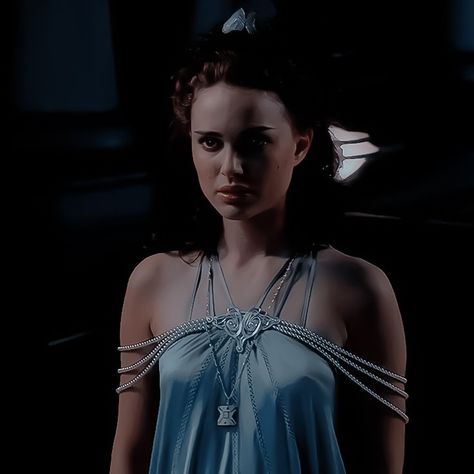 Padme Nightgown, Padme Costume, Padme And Anakin, Aesthetic Star Wars, Wolf Tattoos Men, Star Wars Padme, Aesthetic Star, Padmé Amidala, Star Wars Aesthetic