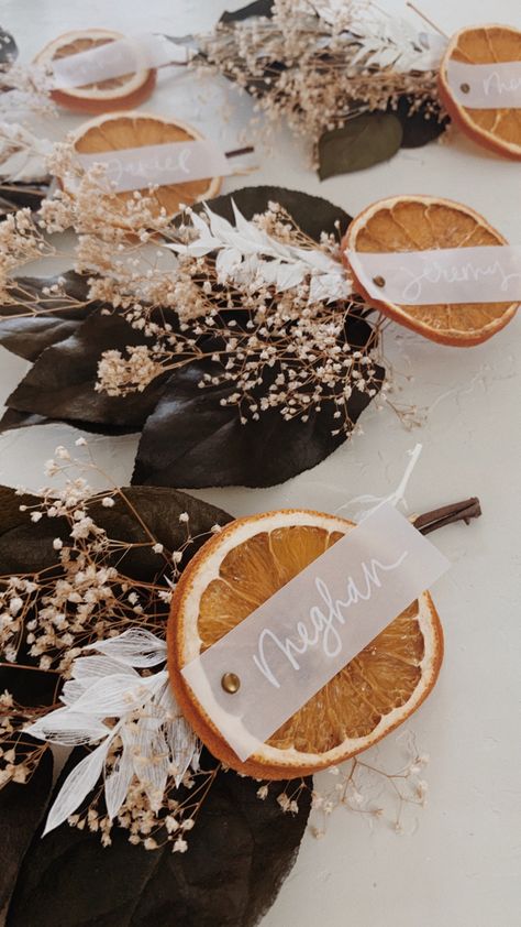 Dried Orange Place Cards, Orange Slice Place Card, Orange Slice Wedding Decor, Friendsgiving Place Cards, Dried Orange Tablescape, Dried Oranges Wedding, Boho Place Cards, Dried Orange Wedding, Orange Place Cards