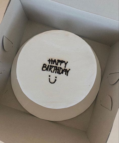 Minimal Birthday Cake, Teen Cakes, Cake For Breakfast, Bedroom Redesign, Cake Simple, Instagram Cake, Simple Cake Designs, Funny Birthday Cakes, Mini Cakes Birthday