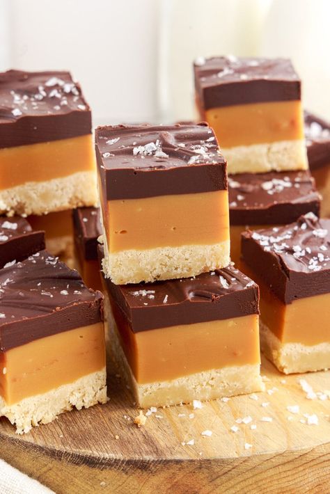 Millionaire Cookie Bars Recipe, Millionaire Bars Pioneer Woman, Millionaire Brownies Recipe, Millionaire Bars Food Network, Millionaire Cornflake Bars, Oreo Millionaire Bars, Million Dollar Bar, Best Millionaire Shortbread Recipe, Million Dollar Shortbread Bars