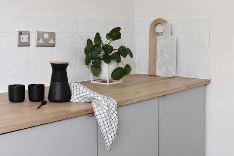 Wooden Benchtop Kitchen, Wooden Worktop Kitchen, Cornforth White Kitchen, Wooden Benchtop, Wooden Kitchen Bench, Garden Salon, Minimalist Kitchens, Wooden Kitchen Furniture, Curved Kitchen