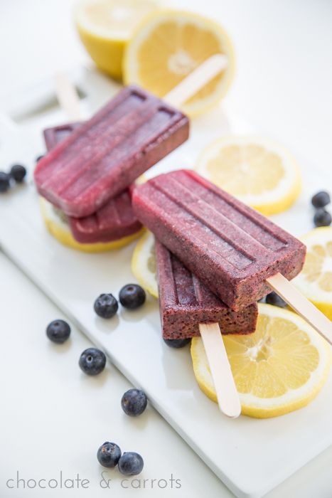 Lemon-Blueberry-Popsicles-2 Blueberry Popsicles, Lemon Popsicles, Fruit Popsicle Recipes, Healthy Popsicle Recipes, Healthy Popsicles, Dessert Parfait, Fruit Pops, Fruit Popsicles, Drinking Lemon Water