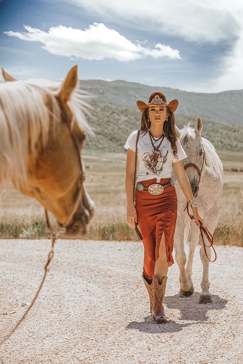 Cute Rodeo Outfits, Miss Rodeo America, Rok Outfit, Cowgirl Style Outfits, Cowgirl Look, Country Style Outfits, Looks Country, Boho Cowgirl, Rodeo Queen