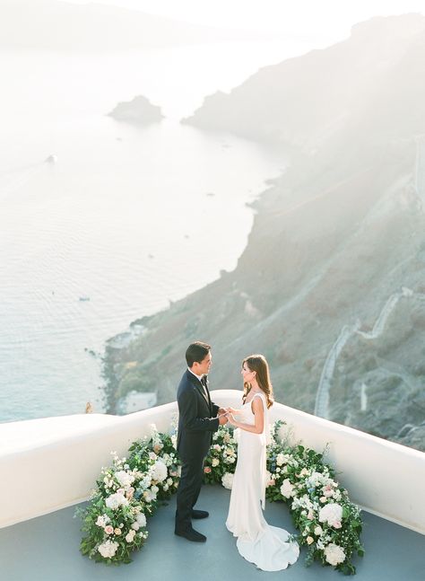 Fox Wedding, Martha Weddings, Oia Santorini, Santorini Wedding, Intimate Wedding Ceremony, Luxury Destinations, Paris Wedding, Greece Wedding, Greek Wedding