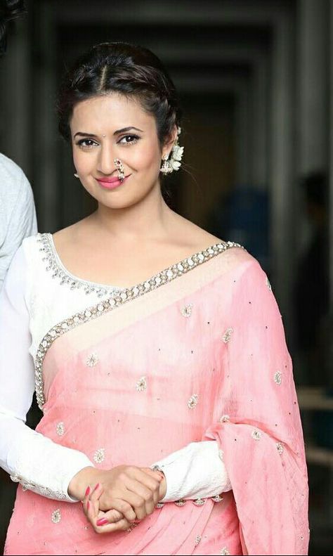 Divyanka Tripathi Saree, Saree Beautiful, Divyanka Tripathi, Teen Actresses, Indian Tv Actress, Indian Bridal Outfits, Hottie Women, Beautiful Saree, Indian Beauty Saree