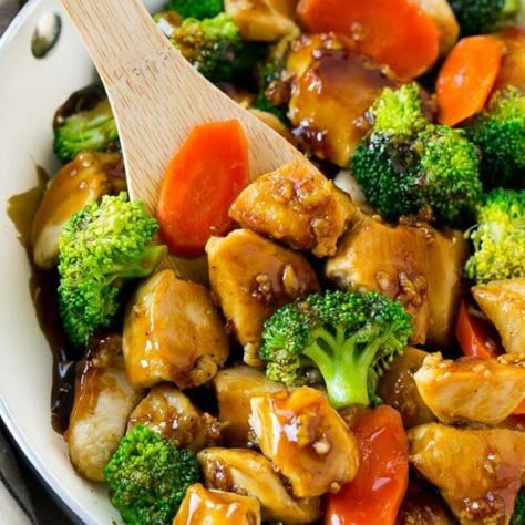 Honey Garlic Chicken Stir Fry - Dinner at the Zoo Chicken Stir Fry With Vegetables, Honey Garlic Chicken Stir Fry, Hawaii Chicken, Chicken In Crock Pot, Chicken Breast Stir Fry, Stir Fry With Vegetables, Veggie Stir Fry Recipes, Easy Honey Garlic Chicken, Garlic Chicken Stir Fry