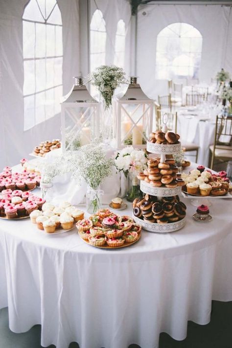 wedding donut dessert table ideas / http://www.himisspuff.com/wedding-donuts-displays-ideas/7/ Donut Dessert Table, Wedding Dessert Table Decor, Dessert Display Wedding, Rustic Buffet, Donut Display, Modern Chic Wedding, Romantic Rustic Wedding, Wedding Donuts, Rustic Wedding Decorations