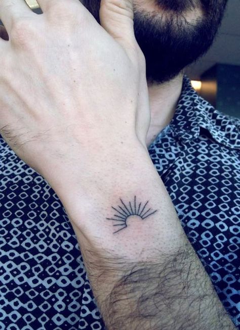 STICK AND POKE STYLE SUNRISE TATTOO // Wrist Henna Finger Tattoo, Sunrise Tattoo, Tattoos On Wrist, Tattoo Sun, Stick And Poke Tattoo, Tattoo Finger, Stick Poke, Sunset Tattoos, Finger Tattoo Designs