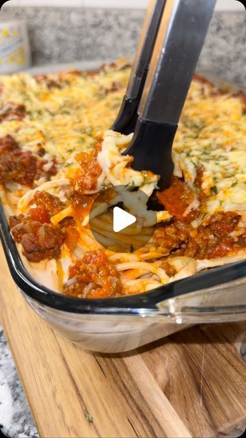 Brooke Stepp on Instagram: "Bringing back the viral baked spaghetti because my husband loves it and i love him 🫶🏼 #dinner #viraldinner #viralrecipe #bakedspaghetti #dinnerrecipe #recipe #familydinner #spaghetti #pasta #familydinner #dinneridea" Pasta Bake Recipes Videos, Most Viral Recipes, Easy Sunday Recipes, Spaghetti Supreme Bake, Bake Spaghetti Recipe Easy, Spaghetti Alfredo Pasta, Viral Spaghetti Alfredo, Baked Spaghetti Recipe With Alfredo, Alfredo And Red Sauce Pasta Bake